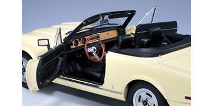 Fiat 124 Spider (1966) Autoart 1/18 