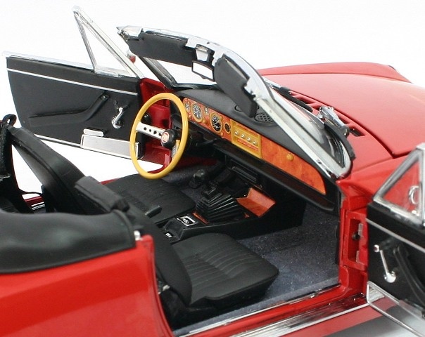 Fiat 124 Spider AS (1970) Sun Star 04901 1/18 