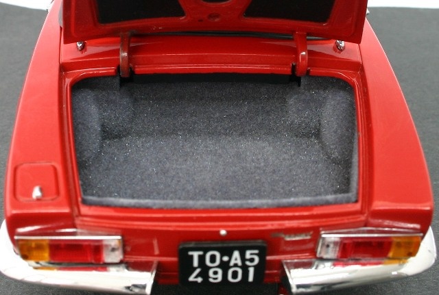 Fiat 124 Spider AS (1970) Sun Star 04901 1/18 