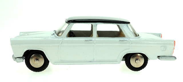 Fiat 1800 (1960) Scott 1/50 Blanco Techo Negro 