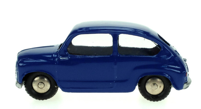Fiat 600 (1955) Scott 1/50 Azul Oscuro 