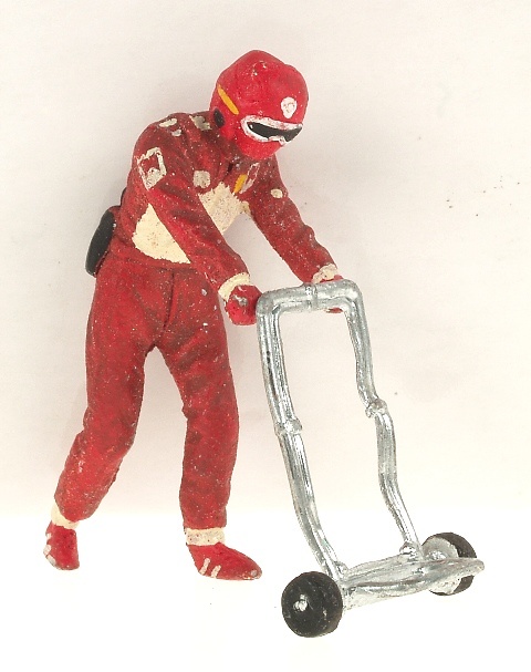 Figura mecánico de F1 con carro elevador Micro World 1/43 