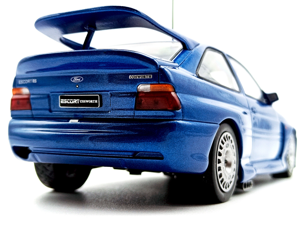 Ford Escort RS Cosworth (1989) White Box 1/24 