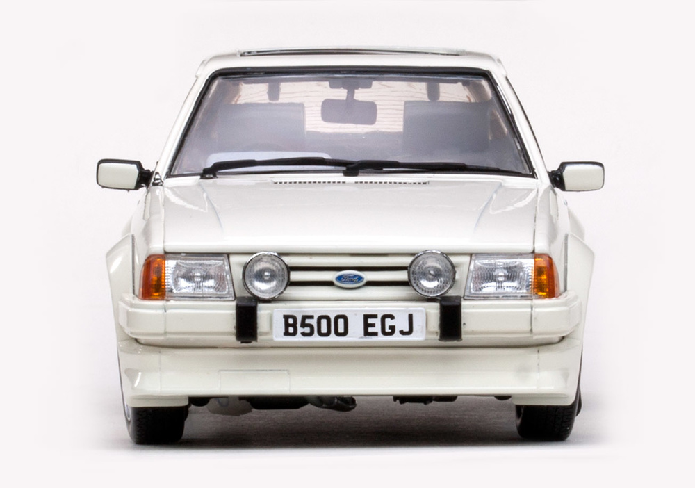 Ford Escort RS TURBO (1984) Sun Star 4961R 1/18 
