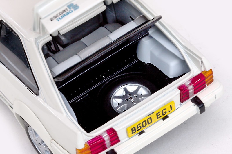 Ford Escort RS TURBO (1984) Sun Star 4961R 1/18 