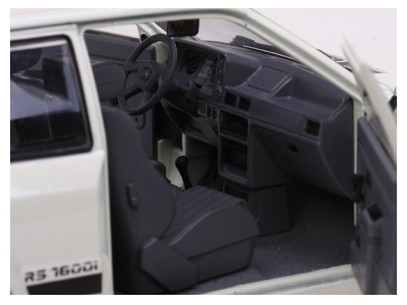 Ford Escort RS1600i (1984) Sun Star 04997 1/18 