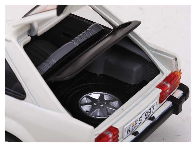 Ford Escort RS1600i (1984) Sun Star 04997 1/18 