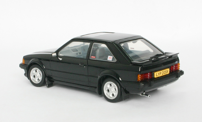 Ford Escort XR3 (1981) Negro Sun Star 04972 1/18 