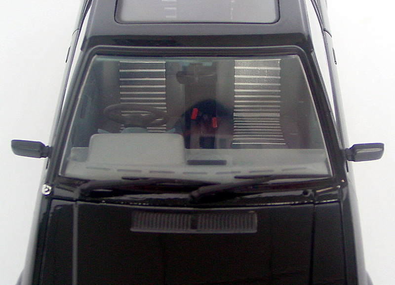 Ford Escort XR3 (1981) Negro Sun Star 04972 1/18 