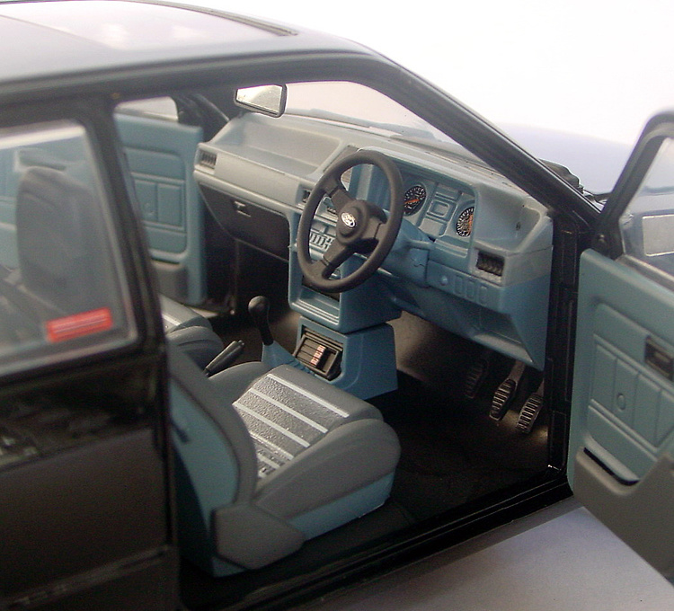 Ford Escort XR3 (1981) Negro Sun Star 04972 1/18 