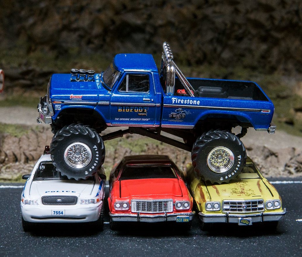 Ford F-250 Monster Truck (1947) Greenlight 29934 1/64 