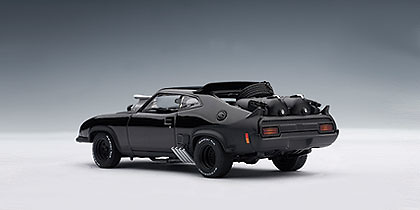 Autoart 52745 MAD MAX 2 : The Road Warrior - Interceptor/coche enemigo 