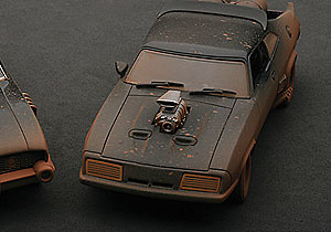 Autoart 52749 MAD MAX 2 : The Road Warrior - Interceptor/coche enemigo 