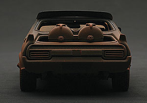 Autoart 52749 MAD MAX 2 : The Road Warrior - Interceptor/coche enemigo 