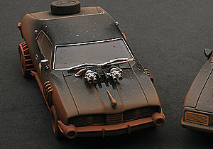 Autoart 52749 MAD MAX 2 : The Road Warrior - Interceptor/coche enemigo 