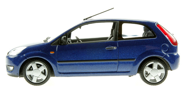 Ford Fiesta 3p. serie V (2002) Minichamps 1/43 Azul Oscuro Metalizado 