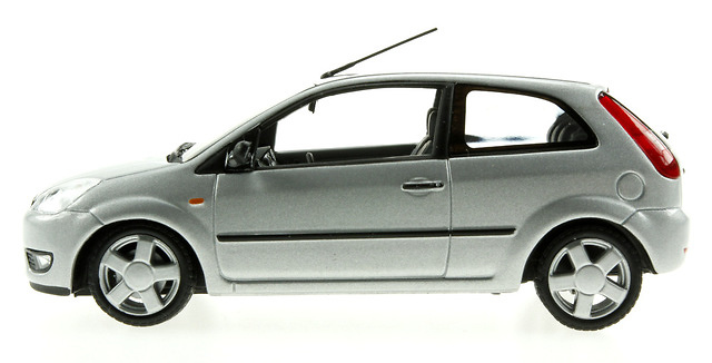 Ford Fiesta 3p. serie V (2002) Minichamps 1/43 Gris Metalizado 
