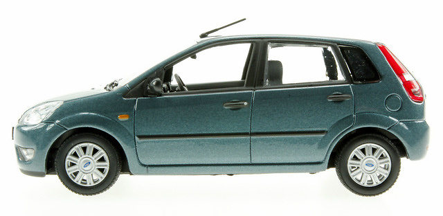 Ford Fiesta 5p. serie V (2002) Minichamps 1/43 Azul Metalizado 
