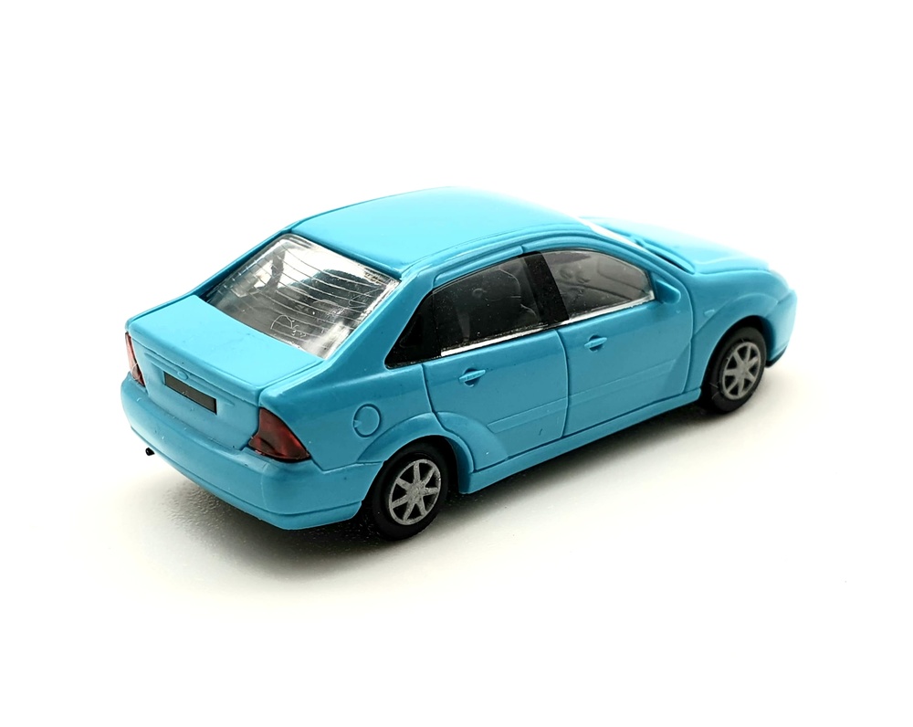 Ford Focus Sedán (2000) Rietze 20860 1/87 