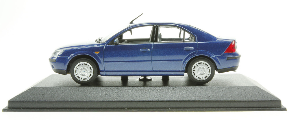 Ford Mondeo serie III (2001) Minichamps 433080004 1/43 