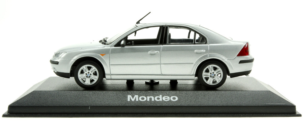 Ford Mondeo serie III (2001) Minichamps 433080003 1/43 