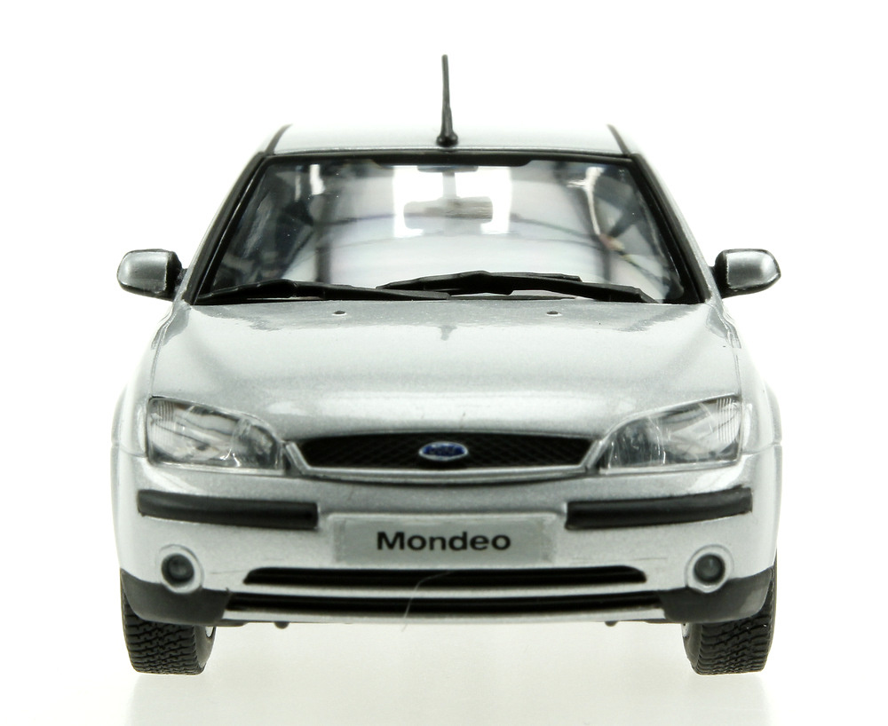 Ford Mondeo serie III (2001) Minichamps 433080003 1/43 