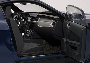 Ford Mustang GT (2010) Autoart 72912 1/18 