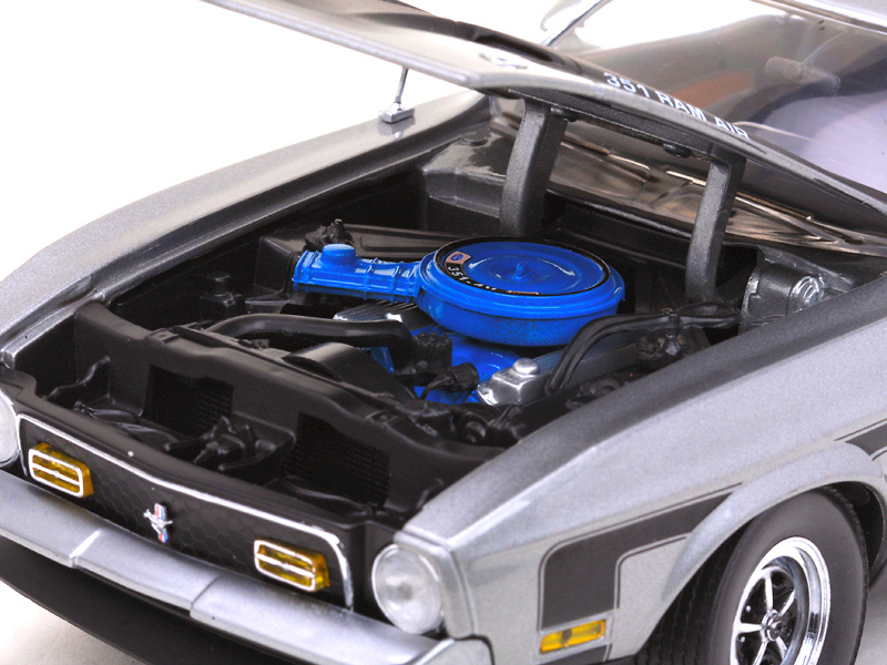 Ford Mustang Mach 1 (1971) Sun Star 03607 1/18 