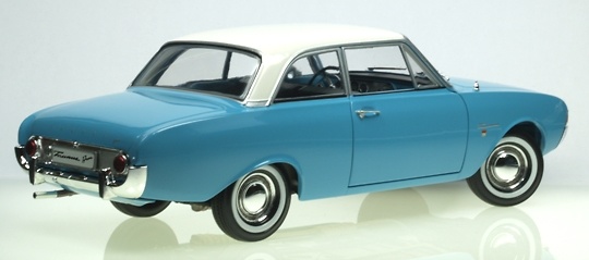 Ford Taunus 17M (1961) Revell 08817 1/18 Ford Taunus 17M (1961)Color: Azul Claro con techo Blanco