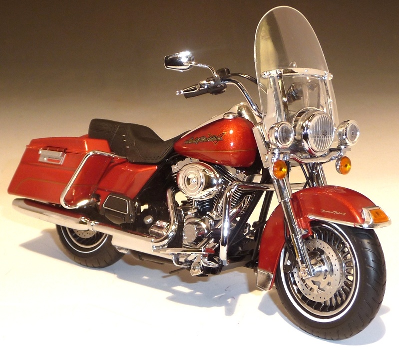 Harley Davidson FLHRC Road King (2011) ERTL 81168 1/12 