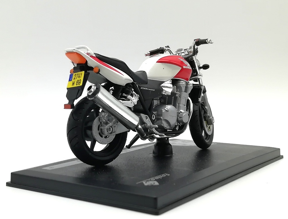 Honda CB 1300 Solido 84100 1/18 