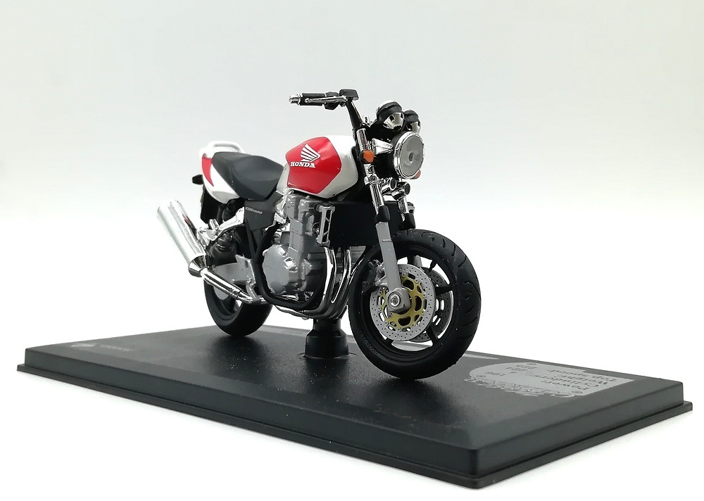 Honda CB 1300 Solido 84100 1/18 