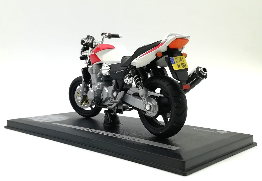 Honda CB 1300 Solido 84100 1/18 