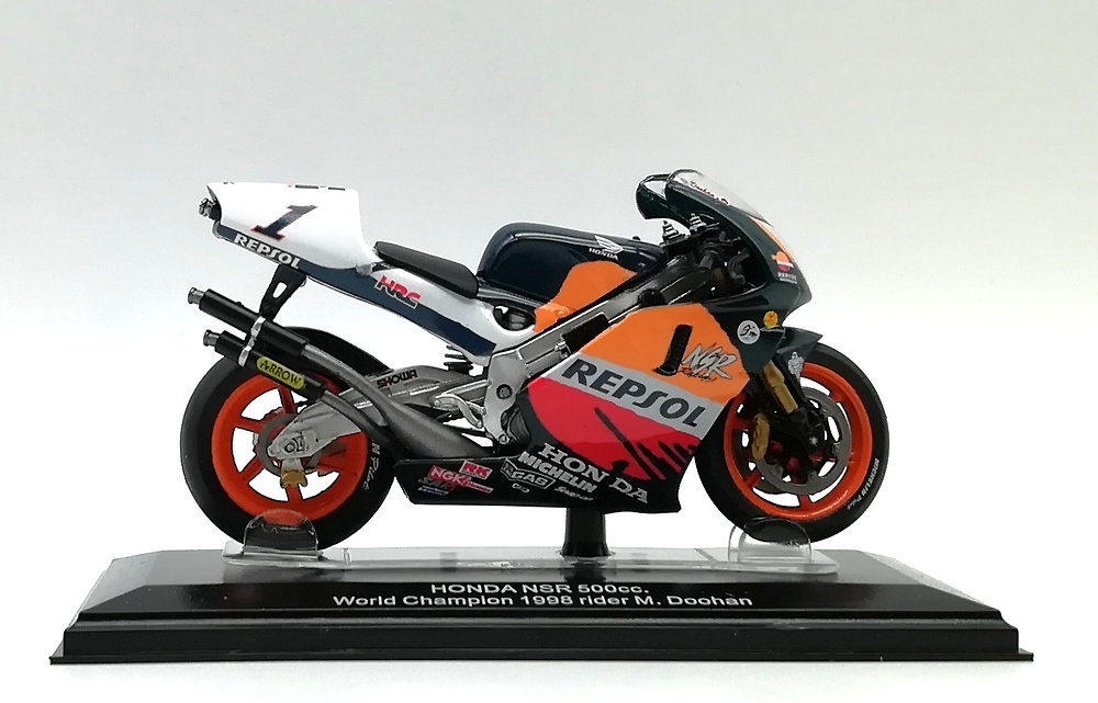 Honda NSR 500cc nº 1 M. Doohan (1998) Italeri 45033 1/22 