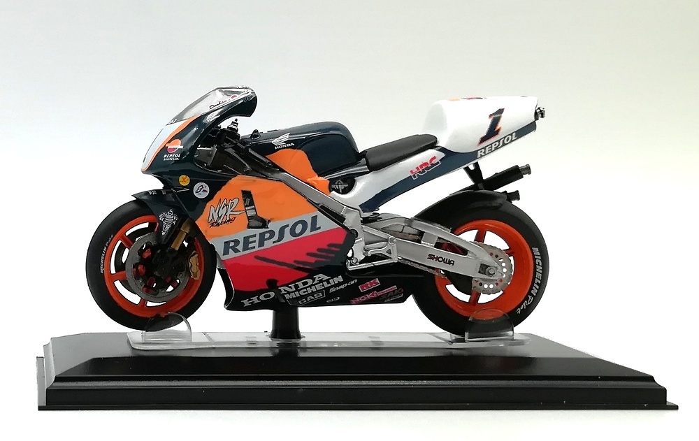 Honda NSR 500cc nº 1 M. Doohan (1998) Italeri 45033 1/22 