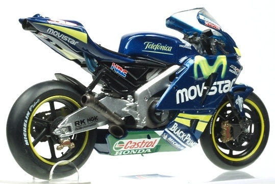 Honda RC211V nº 33 Marco Melandri (2005) Italeri 45062 1/22 