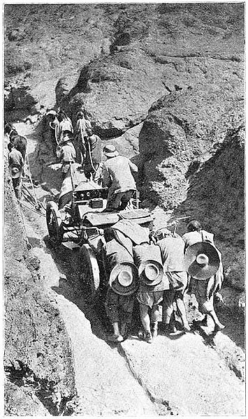 Itala Paris-Pekín (1907) Rio 1/43 Itala remolcado en un difícil paso en la ruta a Pekín en 1907 -wikipedia-