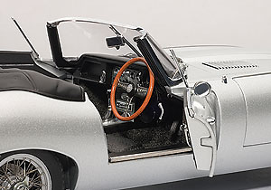 Jaguar E-Type 3.8 Roadster Serie I (1961) Autoart 73602 1/18 