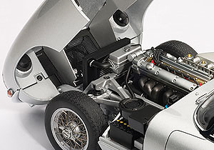 Jaguar E-Type 3.8 Roadster Serie I (1961) Autoart 73602 1/18 