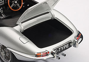 Jaguar E-Type 3.8 Roadster Serie I (1961) Autoart 73602 1/18 