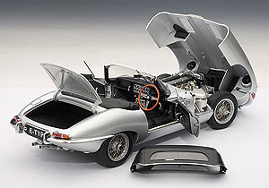 Jaguar E-Type 3.8 Roadster Serie I (1961) Autoart 73602 1/18 
