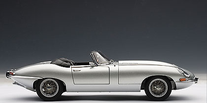 Jaguar E-Type 3.8 Roadster Serie I (1961) Autoart 1/18 Gris Metalizado 