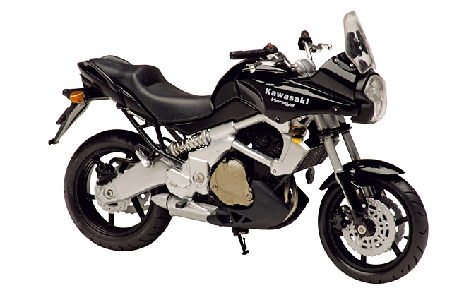 Kawasaki Versys 650 (2007) Solido 1/18 