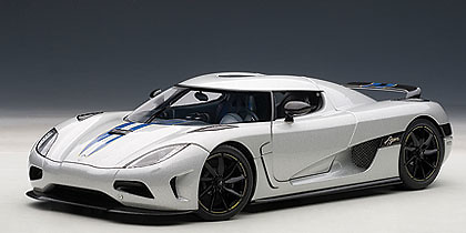 Koenigsegg Agera (2011) Autoart 79006 1:18 Color gris plata