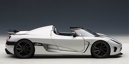 Koenigsegg Agera (2011) Autoart 79006 1:18 Color gris plata