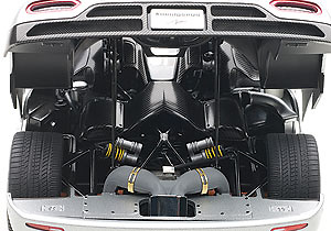 Koenigsegg Agera (2011) Autoart 79006 1:18 Color gris plata