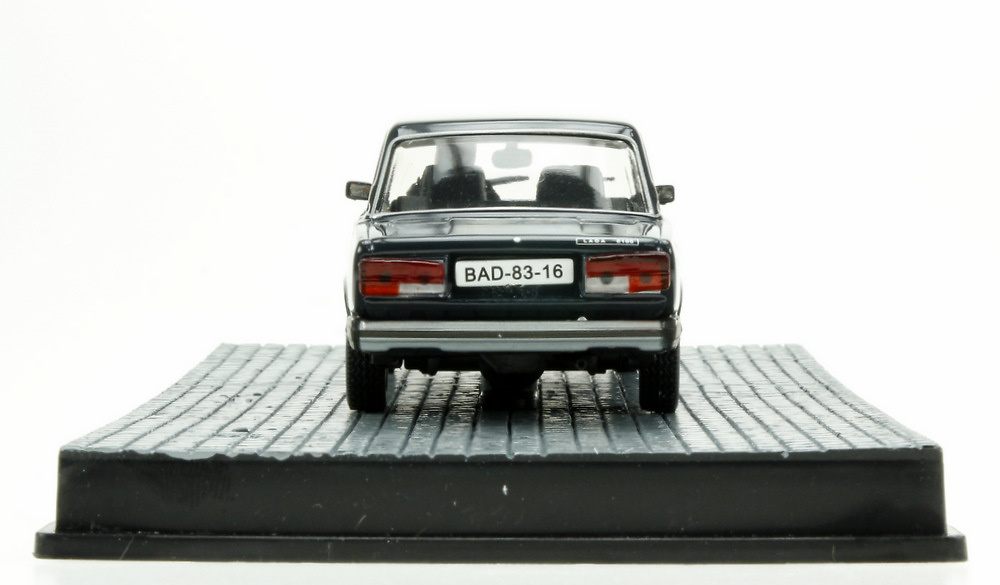 Lada 2105 (1981) James Bond 