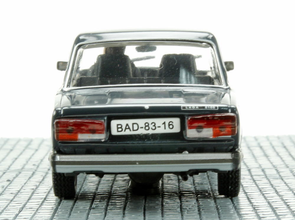 Lada 2105 (1981) James Bond 