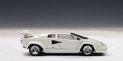 Lamborghini Countach 5000 S (1982) Autoart 1/43 Blanco 