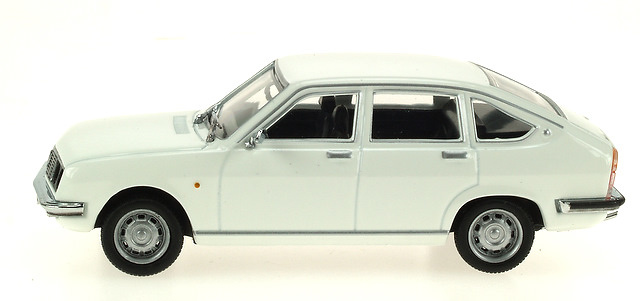 Lancia Beta Berlina (1972) Pego 1/43 Blanco 